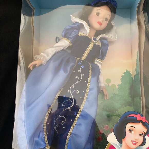Disney Snow White Porcelain Doll Holiday Jewels Edition 16" - Picture 1 of 2
